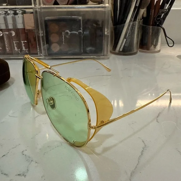 Gold Aviator Sunglasses with Green Lenses - Picture 4 of 8